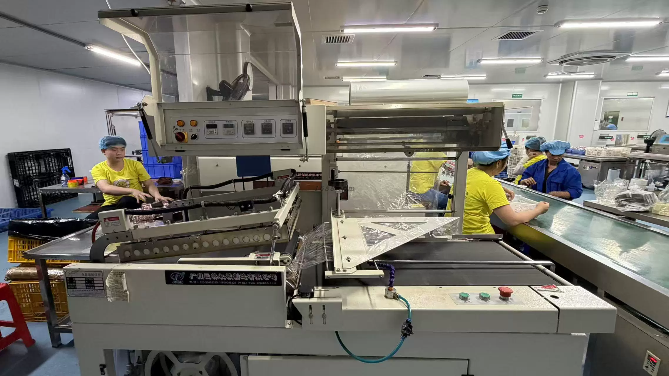 Packaging machine handling final product preparation